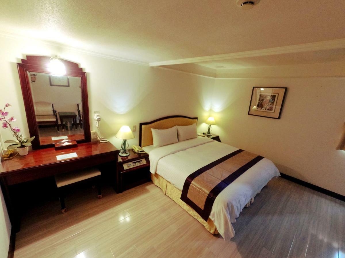 Athens Hotel Taichung Extérieur photo