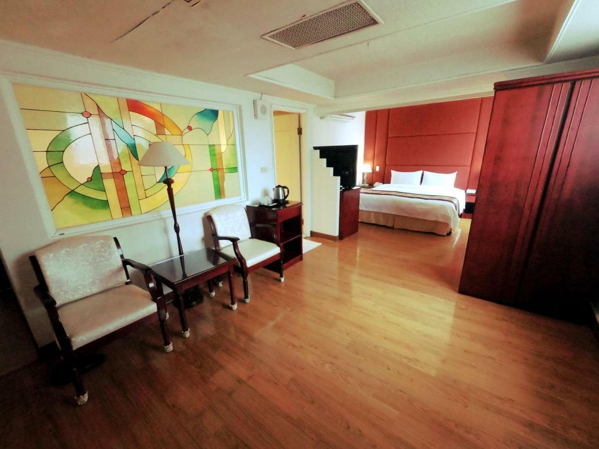 Athens Hotel Taichung Extérieur photo