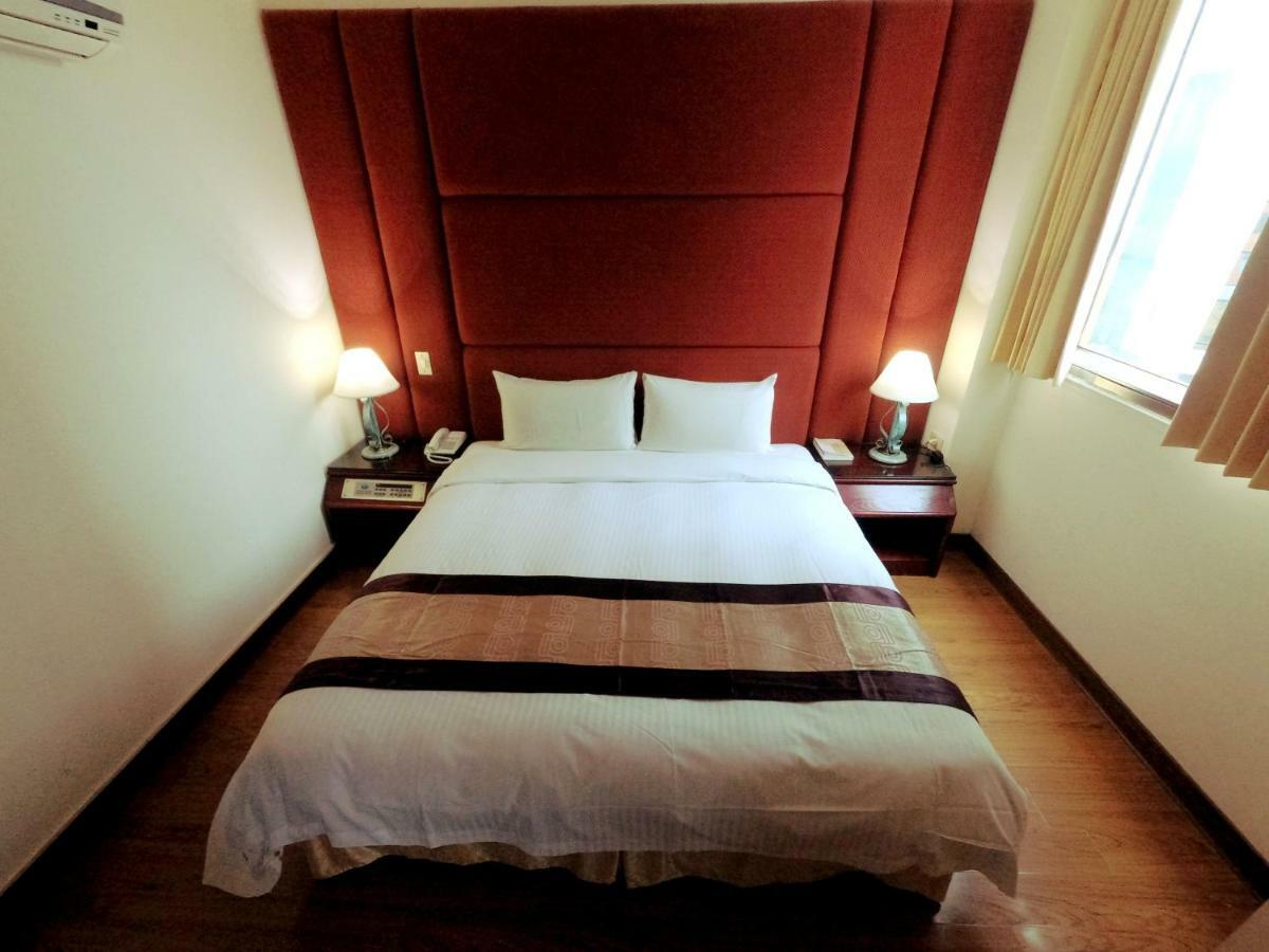 Athens Hotel Taichung Extérieur photo