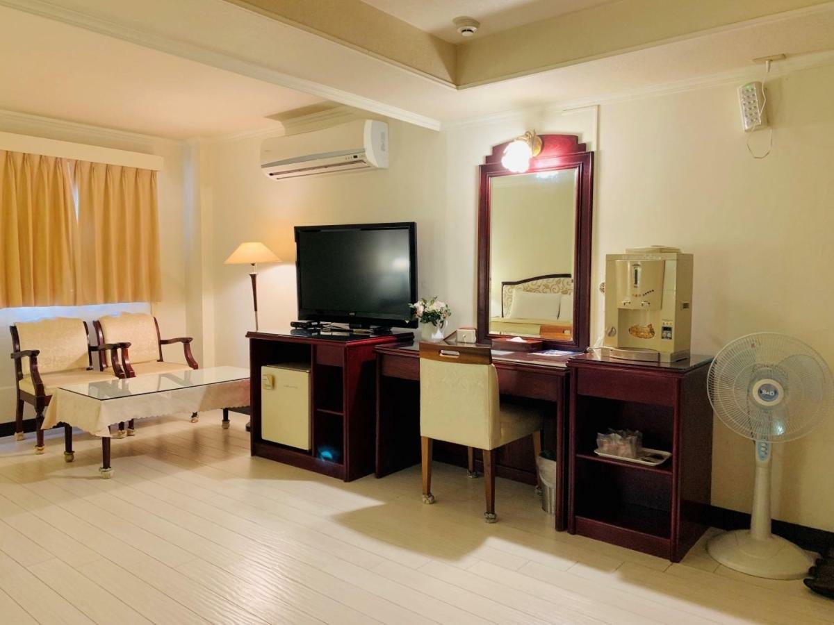 Athens Hotel Taichung Extérieur photo